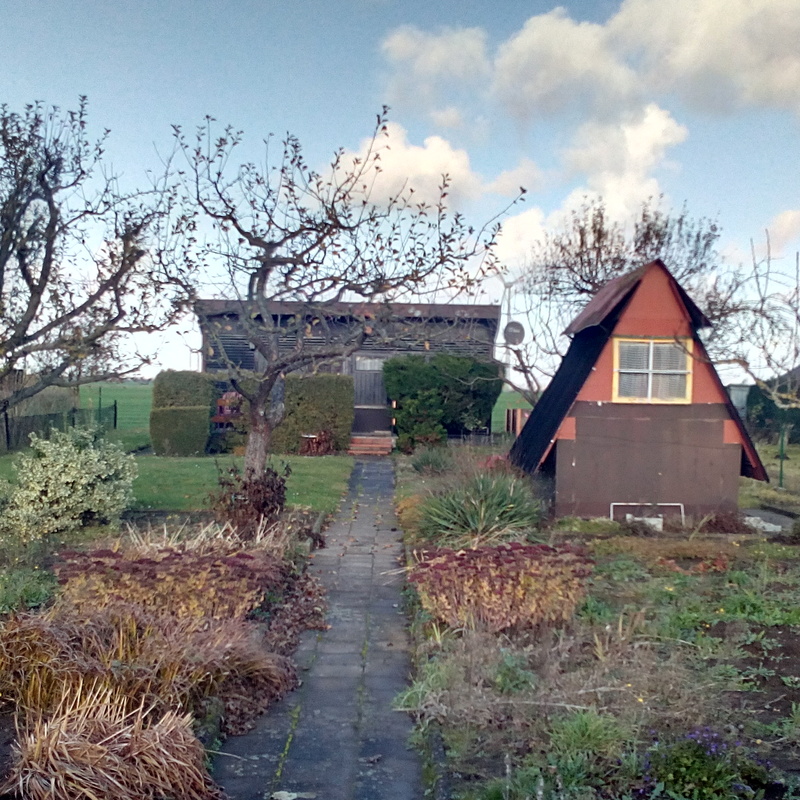 Garten F, Laube, Strom, Brunnen