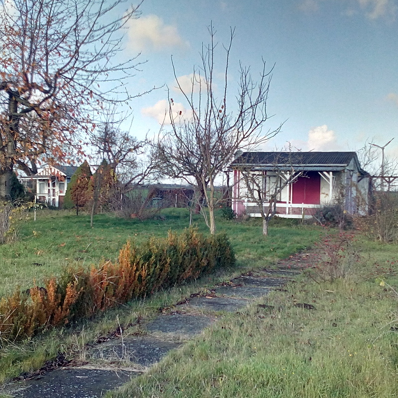 Garten D Laube im schlechten Zustand, Brunnen, Strom