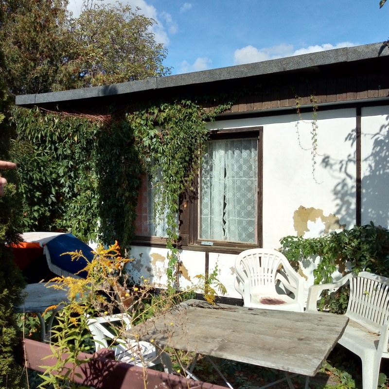 Garten A , Brunnen Laube und Strom.